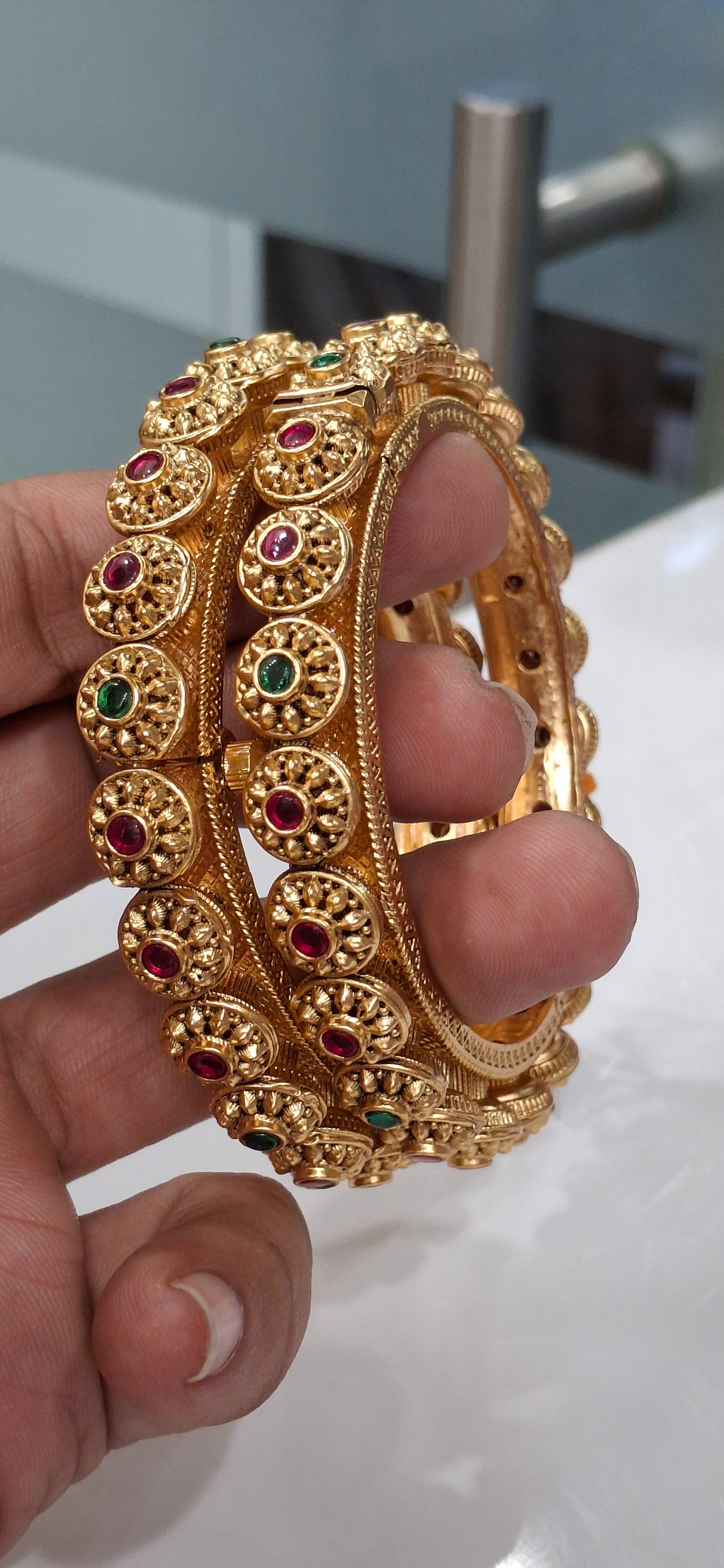 Pushpika Kundan Kada